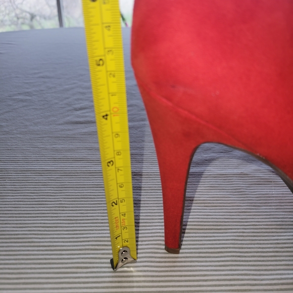 Jessica Simpson Striking Red Heels - Like New - Runs Small (Fits Like 9.5/10) - Picture 4 of 7